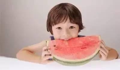 娱乐吃瓜酱假装心脏病